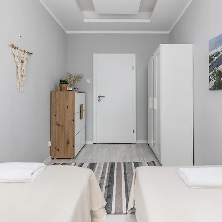 Family Three Bedroom Podczele Sunrise By Renters Appartement